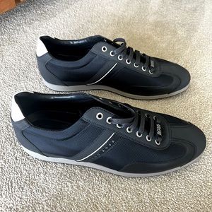Men’s Hugo Boss Size 12 Brand NWT lightweight, textured runner with signature